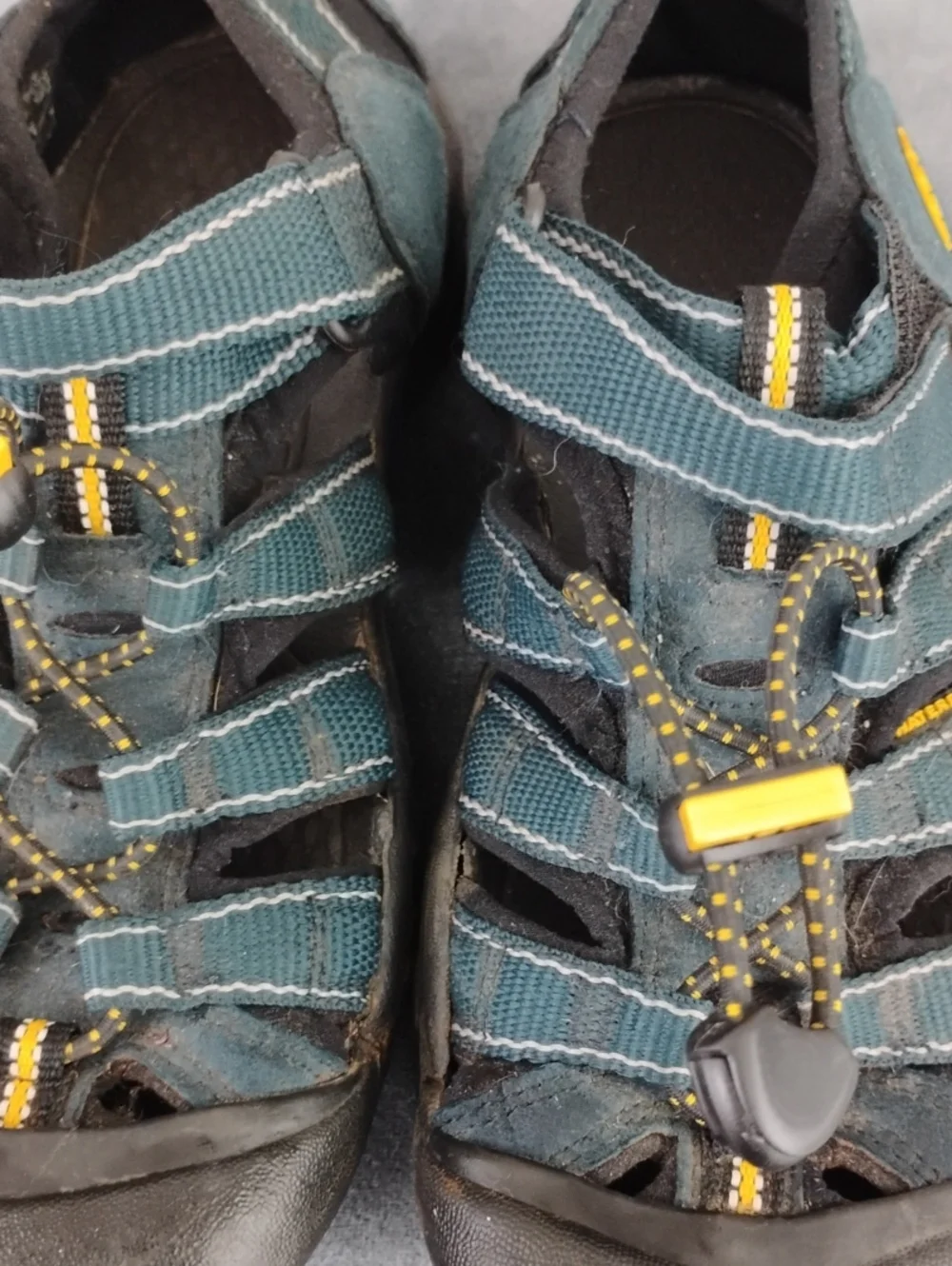 KEEN Newport H2 Waterproof Hiking Sandals Navy Yellow Big Kids Size 5Y